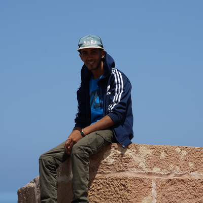 Mustava picture