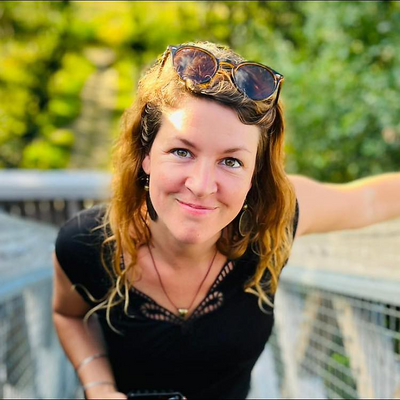 ElisabethHugo picture